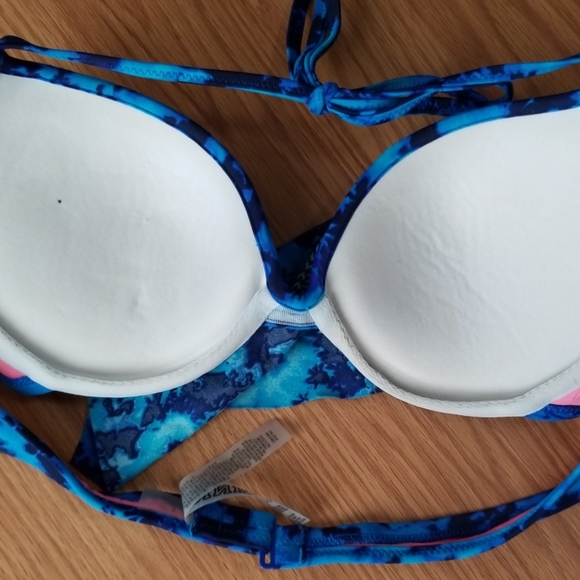 Victoria Secret Pink Bikini Top push up - Picture 3 of 3